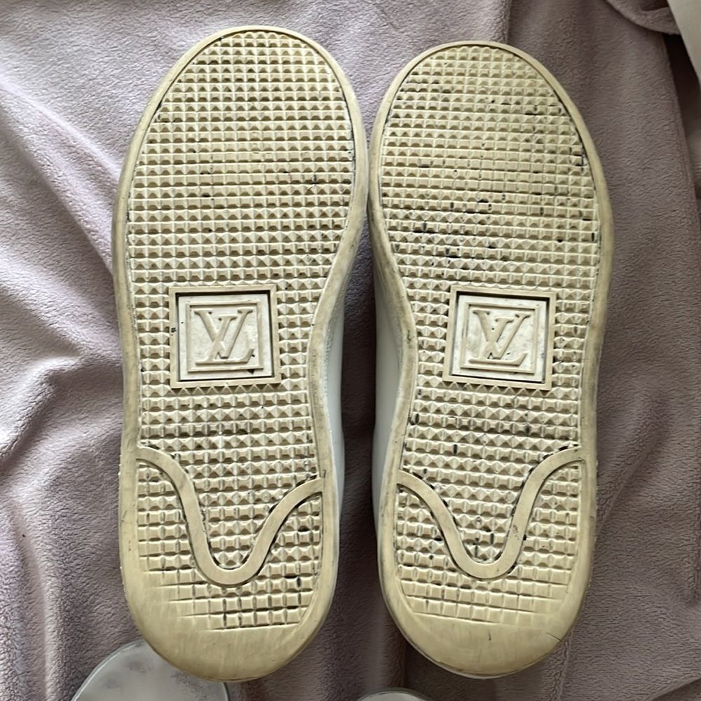 LOUIS VUITTON | Front Row Leather Sneakers - Picture 15 of 16